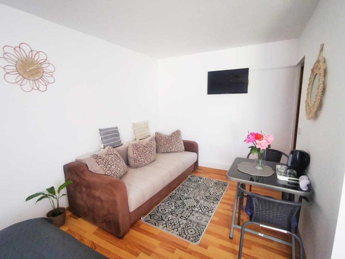 1 For Rent Hotel คลูจ-นาโปกา ภายนอก รูปภาพ